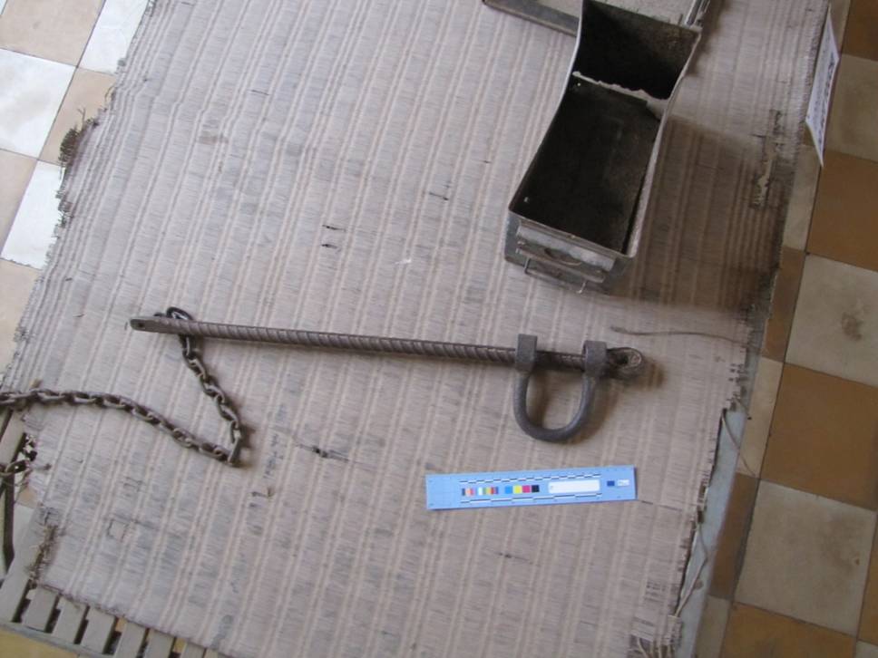  - cambodia-shh-museum-leg-shackles